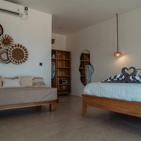 Sunscape Villa - Beachfront And Private Pool Gili Air Eksteriør billede