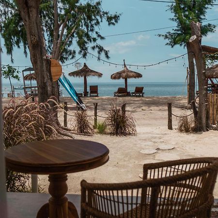 Sunscape Villa - Beachfront And Private Pool Gili Air Eksteriør billede