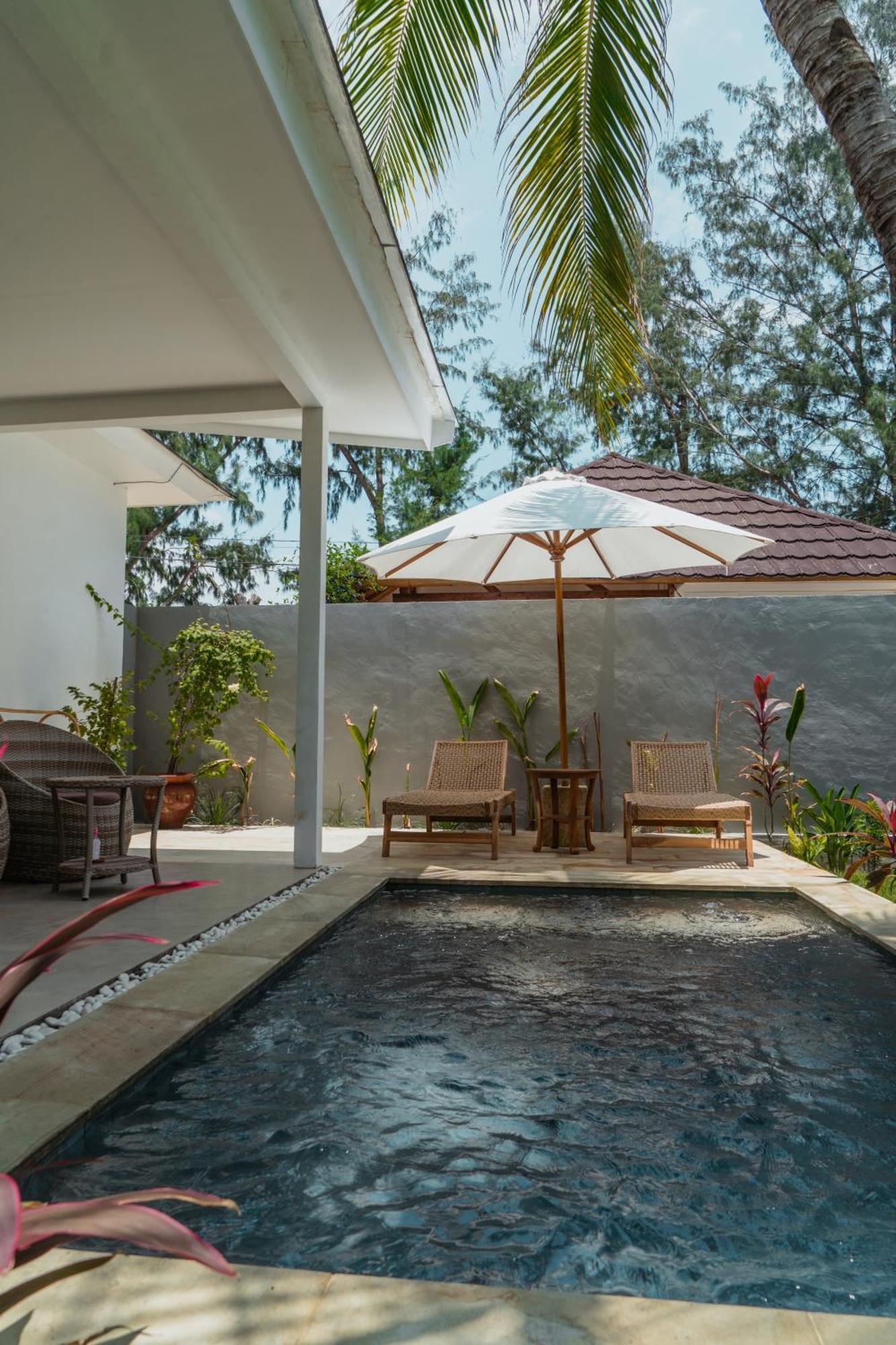 Sunscape Villa - Beachfront And Private Pool Gili Air Eksteriør billede