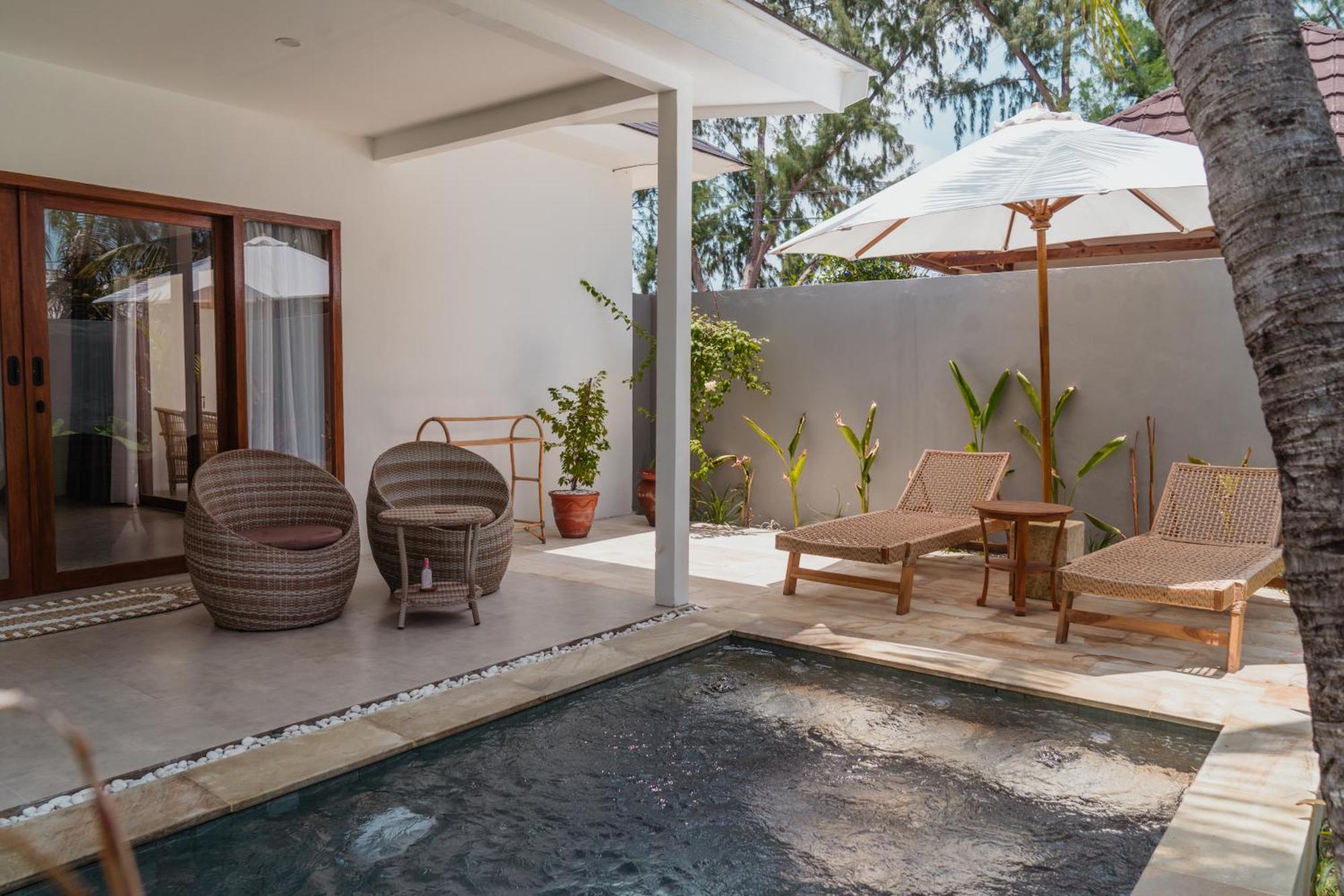Sunscape Villa - Beachfront And Private Pool Gili Air Eksteriør billede