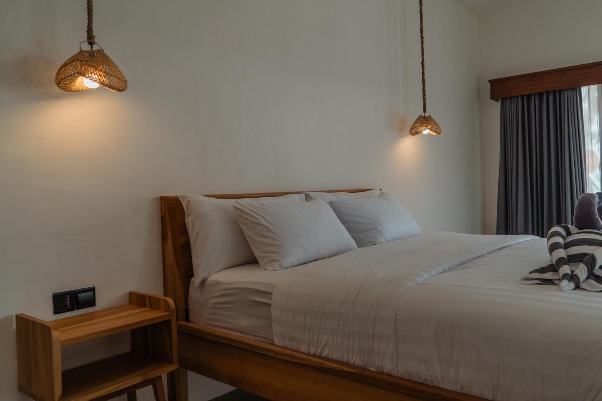 Sunscape Villa - Beachfront And Private Pool Gili Air Eksteriør billede