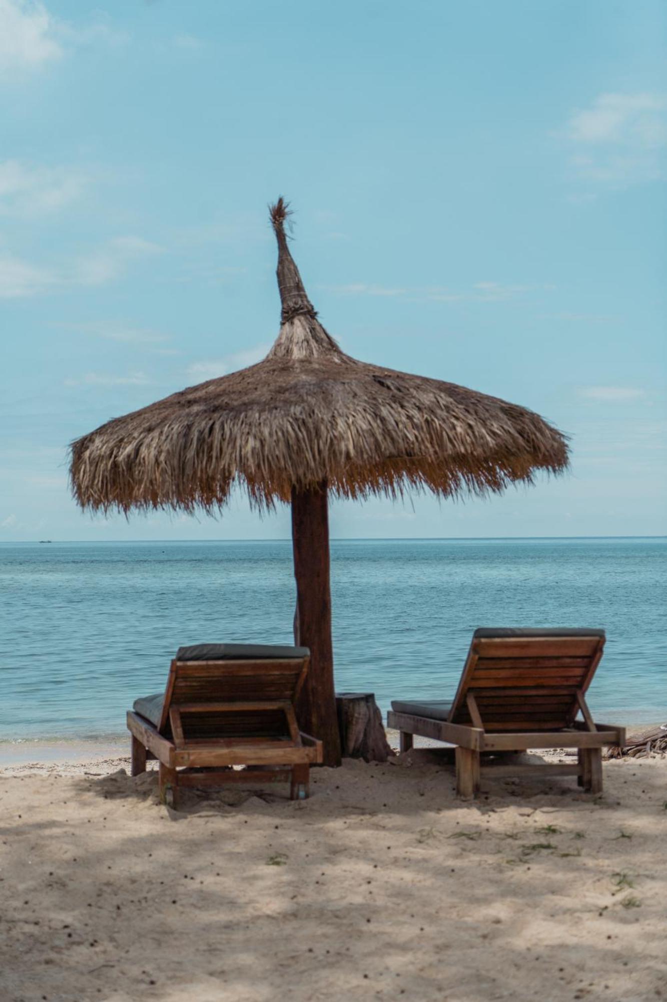 Sunscape Villa - Beachfront And Private Pool Gili Air Eksteriør billede