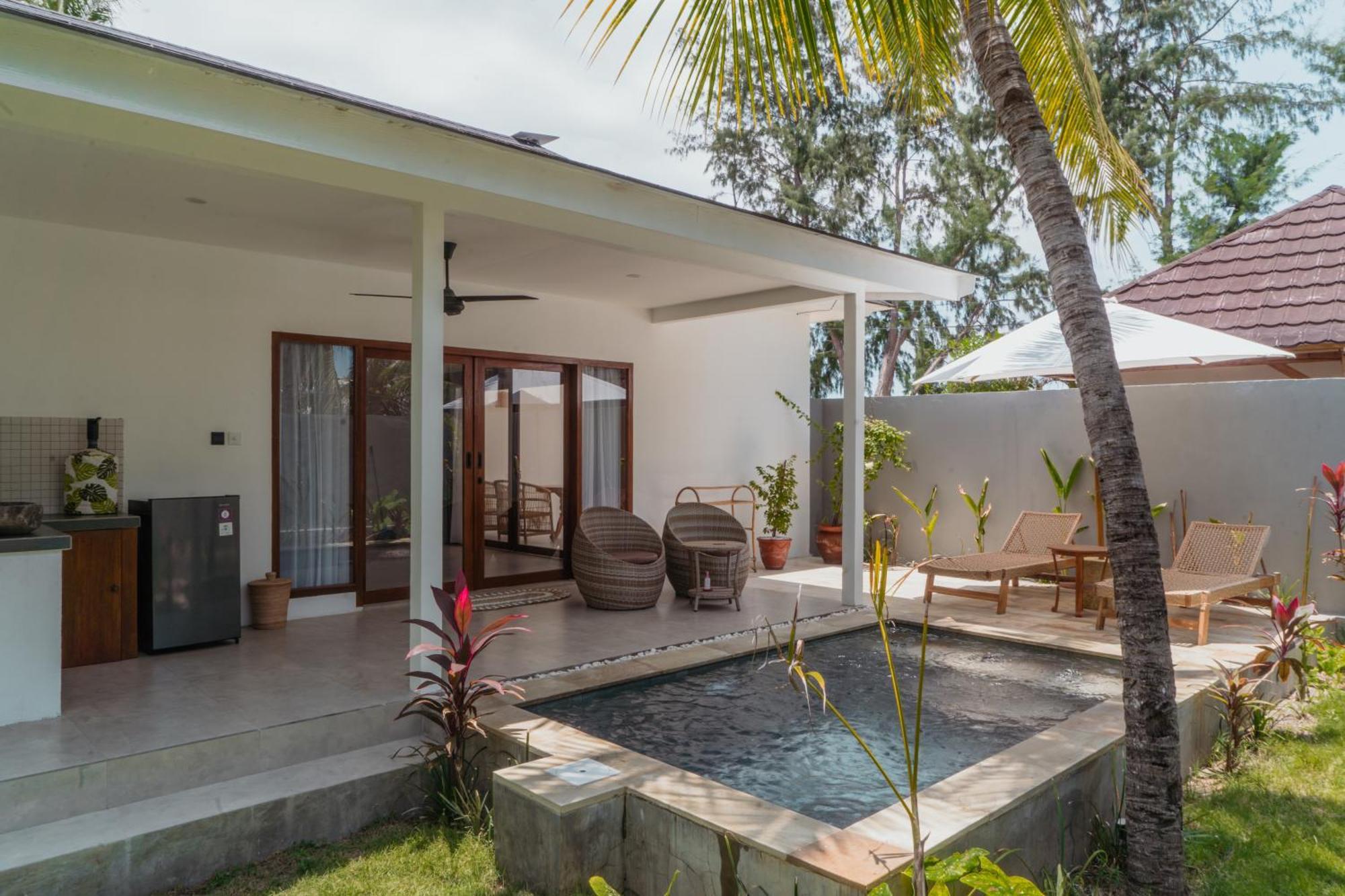 Sunscape Villa - Beachfront And Private Pool Gili Air Eksteriør billede