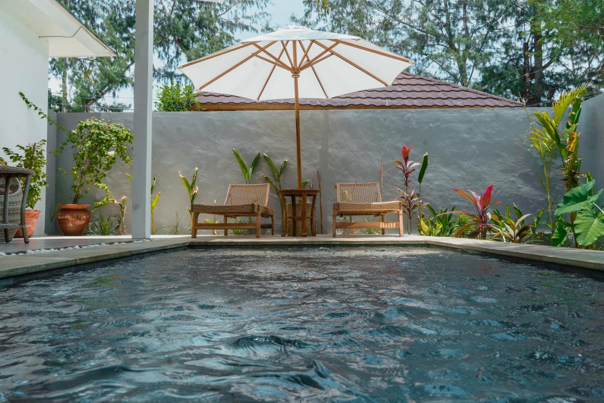 Sunscape Villa - Beachfront And Private Pool Gili Air Eksteriør billede