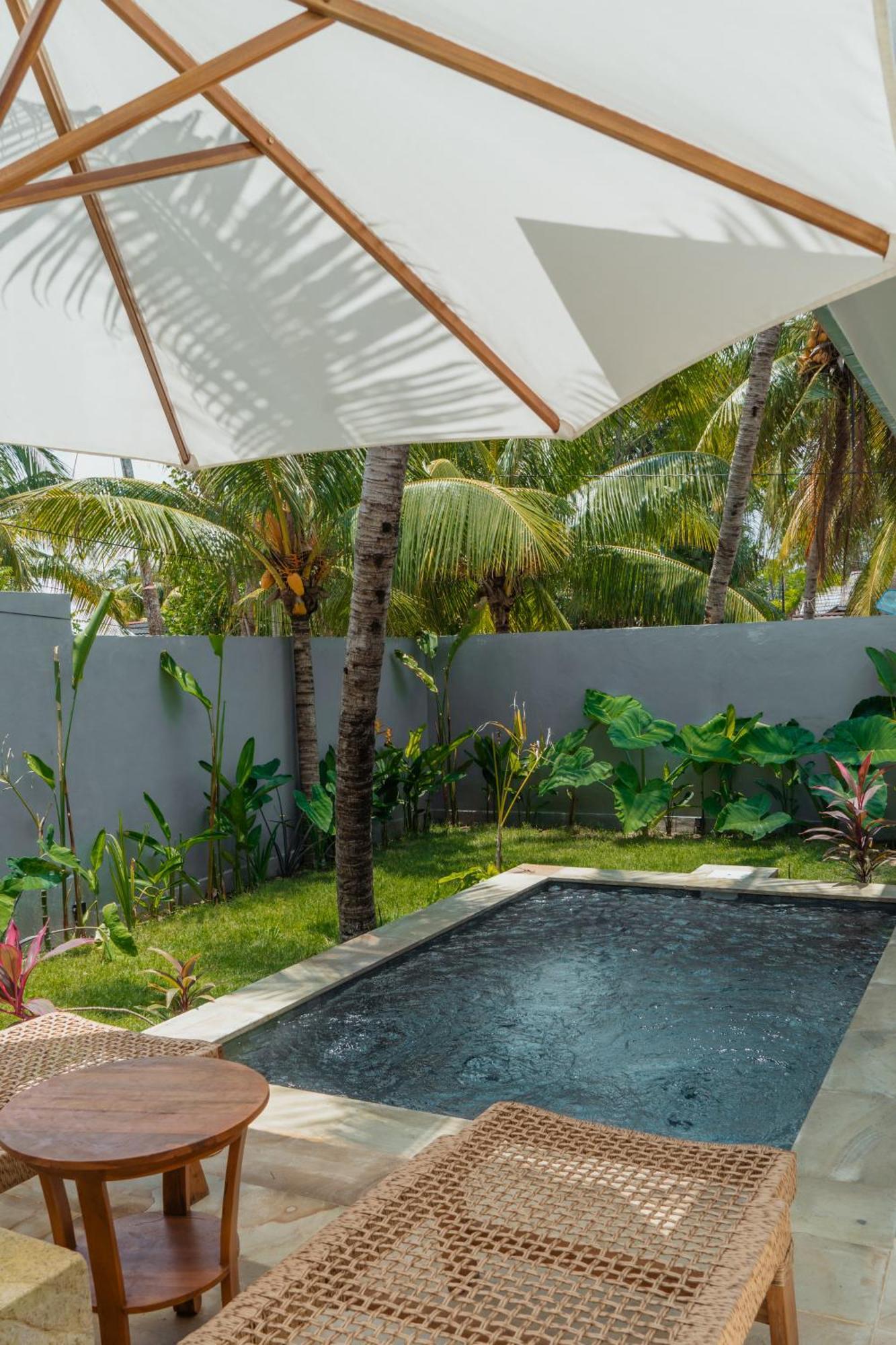 Sunscape Villa - Beachfront And Private Pool Gili Air Eksteriør billede